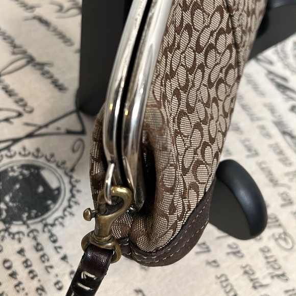 Coach Signature Brown Canvas Suede Trim Kisslock Framed Wristlet -Coin Wallet - Picture 16 of 16